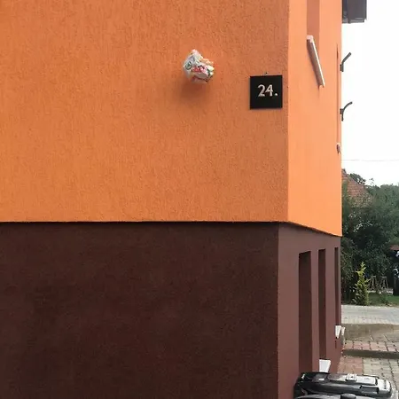 Park Utca 24 *